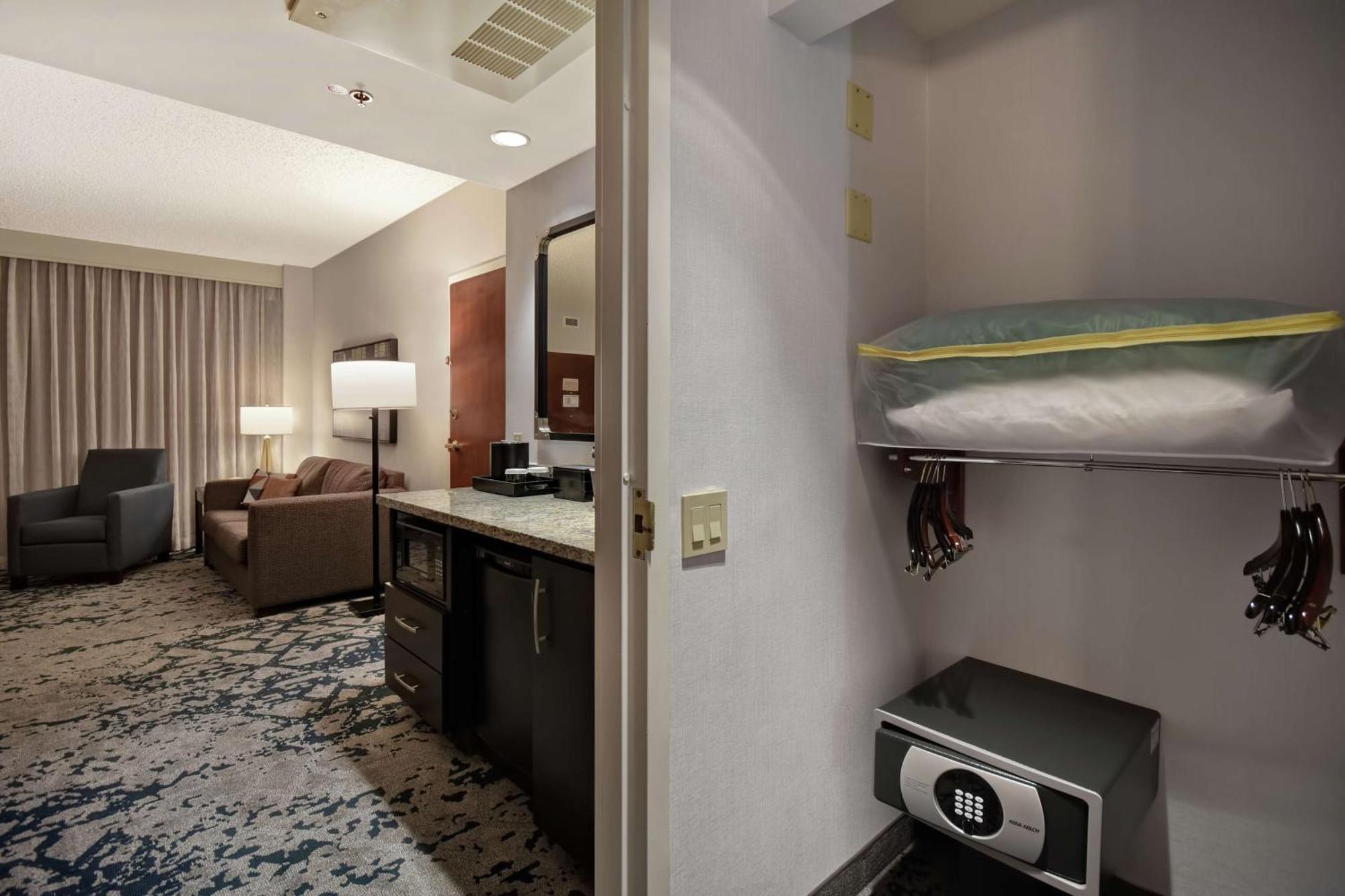 Embassy Suites Charleston Esterno foto
