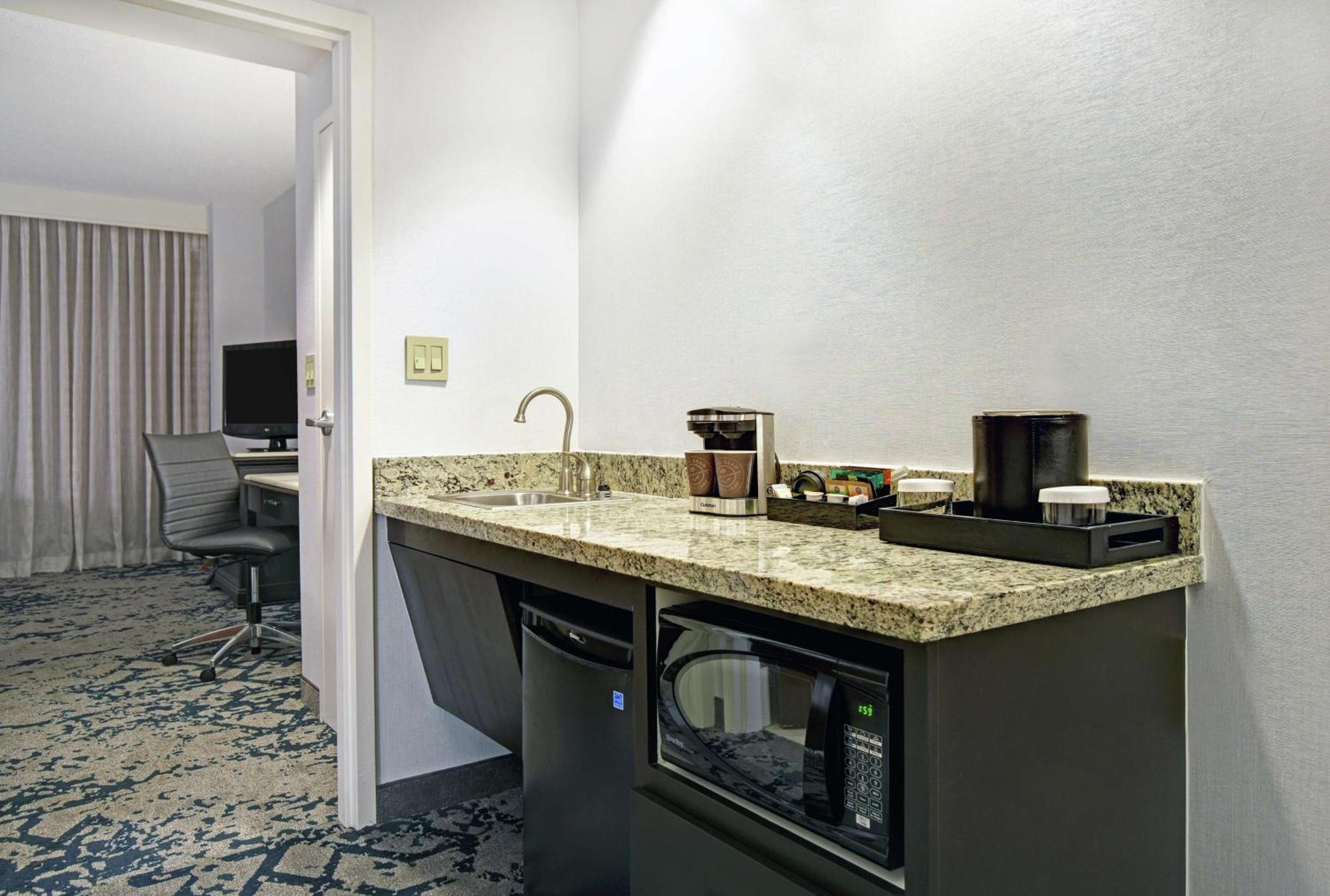 Embassy Suites Charleston Esterno foto